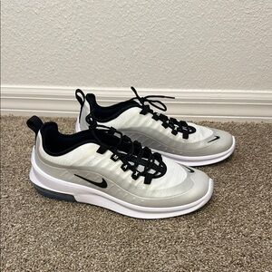 Nike Air Max Axis